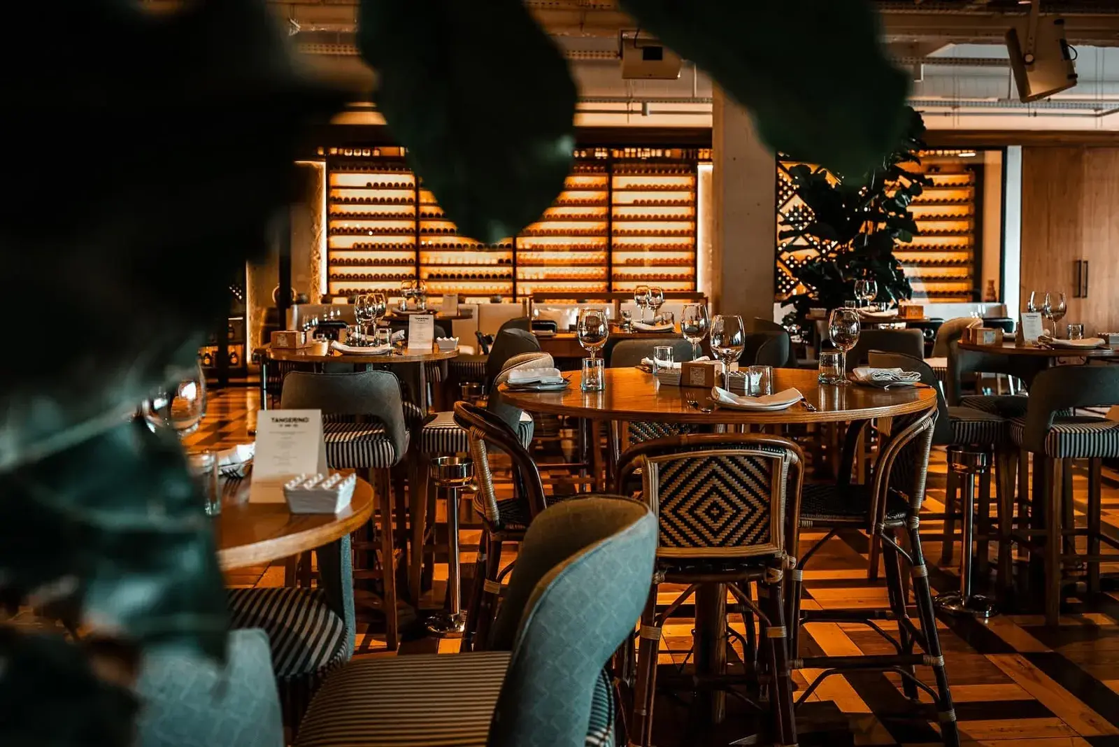 Restaurant Tangerino � Rabat, salle et chaises en rotin